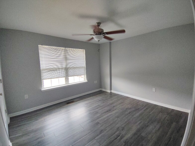 Building Photo - 70 Duiguid Dr