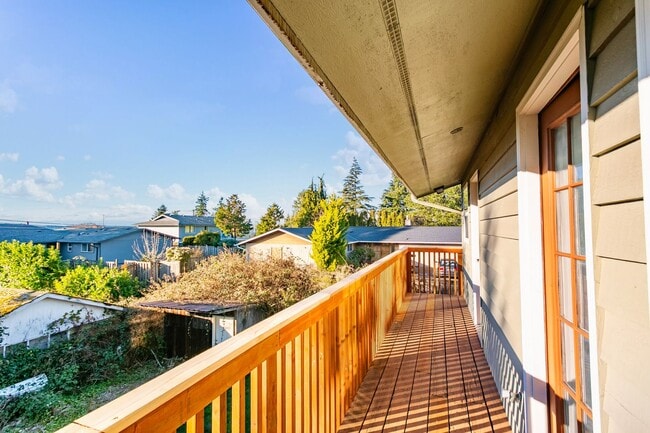 Building Photo - Spacious Tacoma Home for Rent – Available Now!