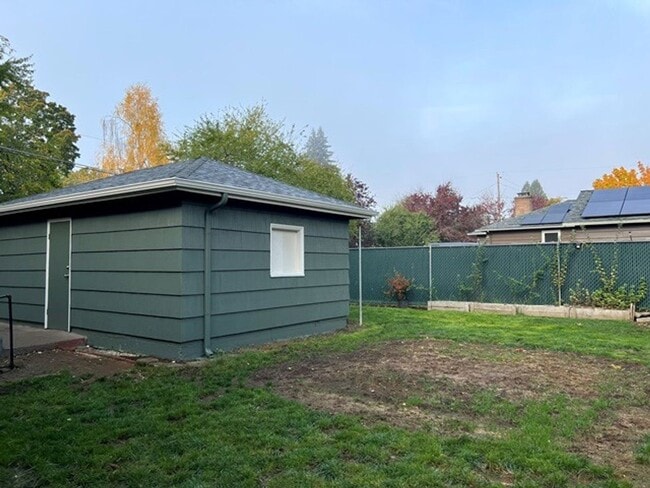 Building Photo - 2Bd/1Ba Single Story House w/ Basement - A...