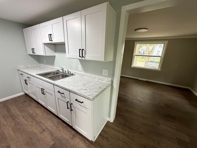 Building Photo - 3 bedroom house