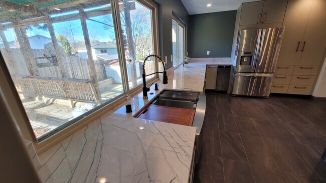 Building Photo - 108 Lexington Dr