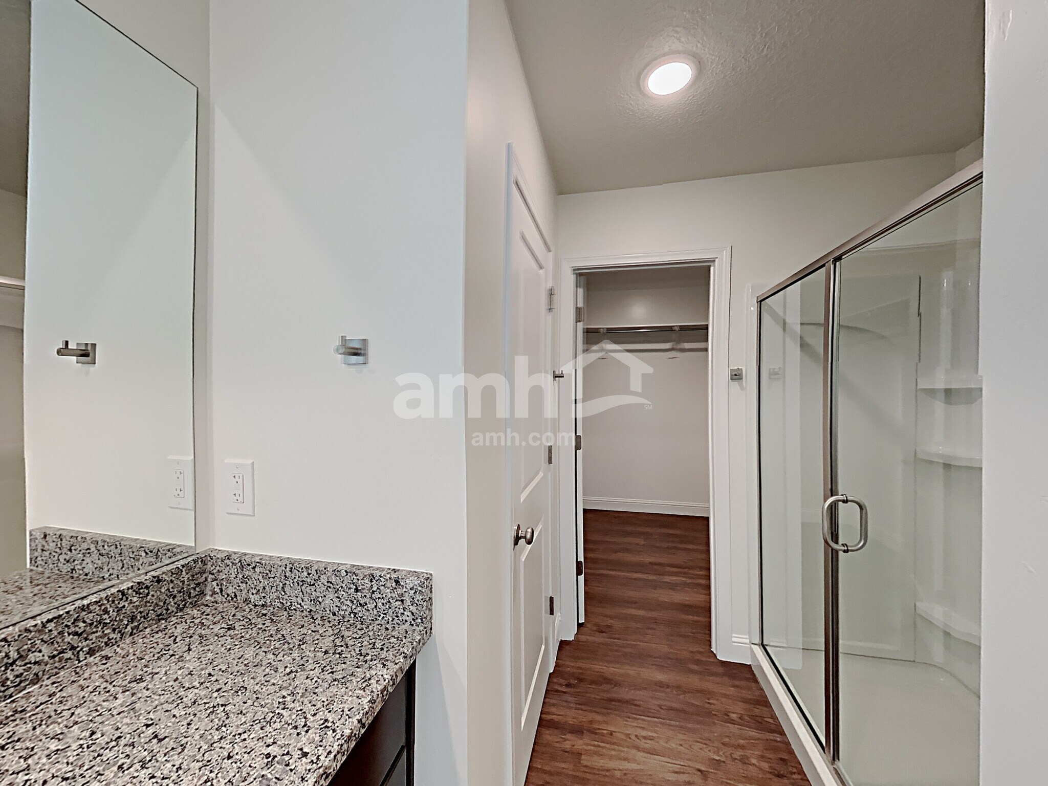 Building Photo - 2440 E Surry Way