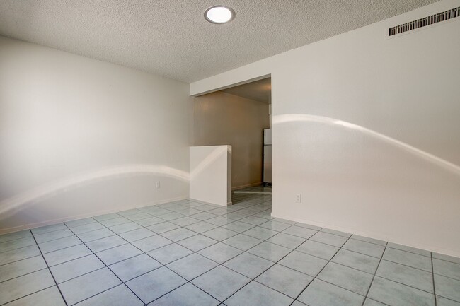 Building Photo - 7850 E Glenrosa Ave