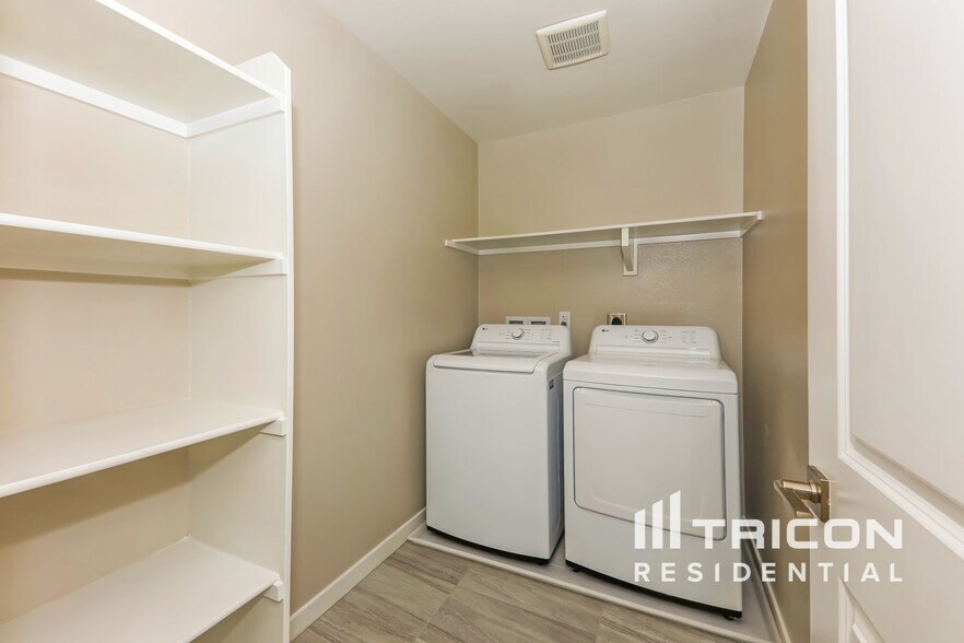 Building Photo - 29463 Red Palm Ct