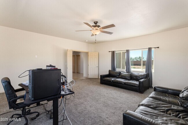 Building Photo - 8373 E Sunwing Ridge Dr