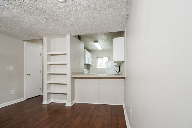 Building Photo - 2 bedroom / 1.5 bath Townhome ~ Hannahan, SC