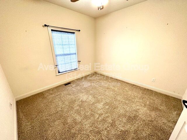 Building Photo - 304 Dalton Ct