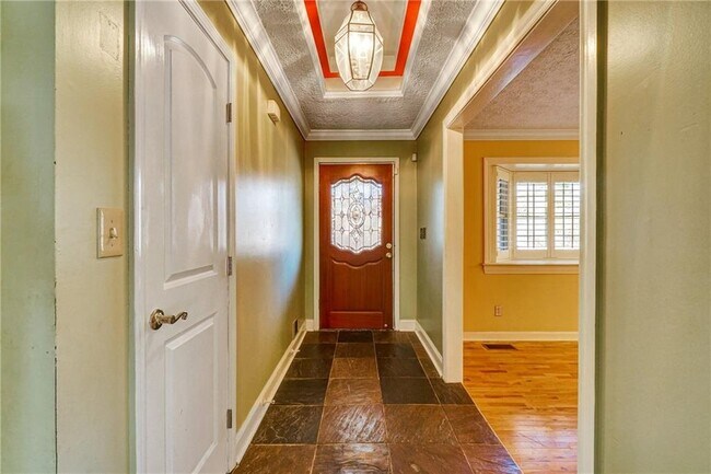 Building Photo - 648 Cativo Dr SW