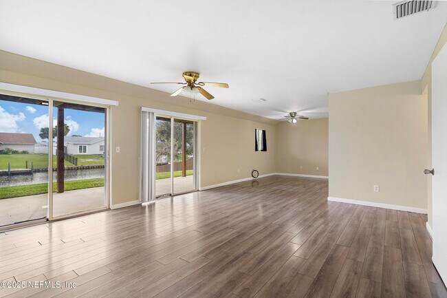 Building Photo - 17 Clinton Ct S