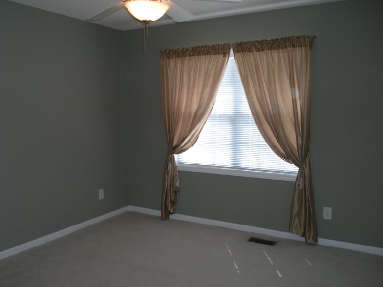 Front Bedroom - 2330 Vineyard Dr