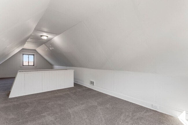 Building Photo - Updated House for Rent in Carrick!