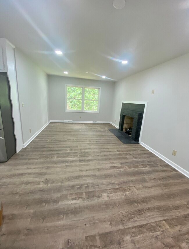 Building Photo - 609 Sunset Ave