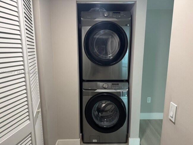 Building Photo - 41 SE 5th St