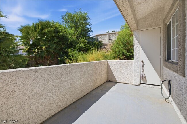 Building Photo - 315 Seine Way