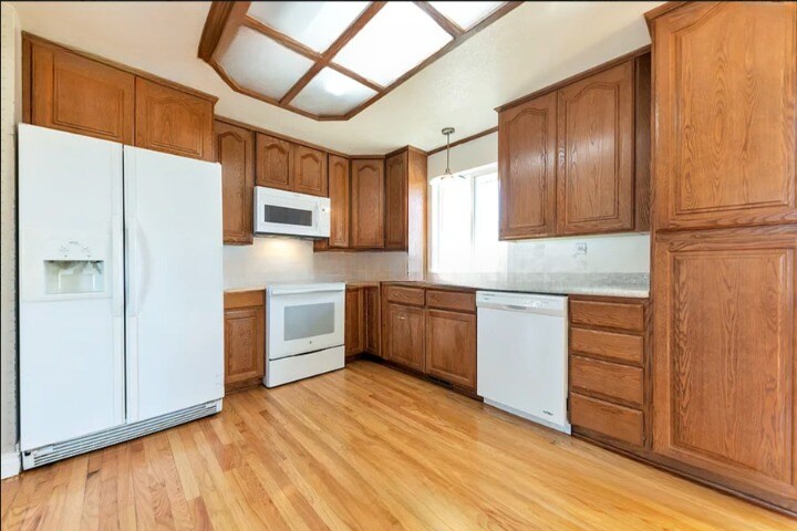 Kitchen - 7007 W Copperhill Dr