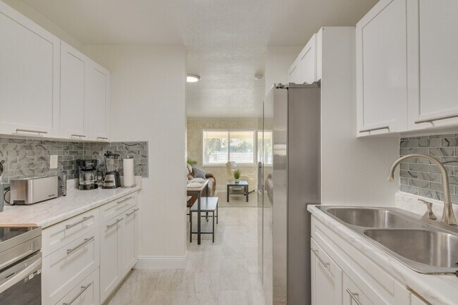 Building Photo - 16201 NW 39th Ct