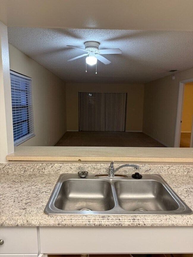 Building Photo - Coral Gardens Two bedroom condo