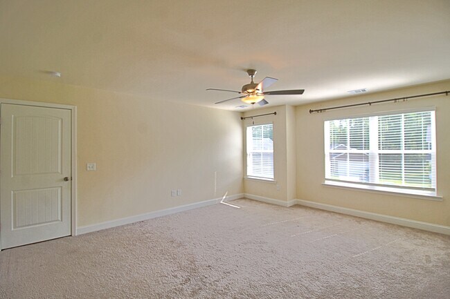 Building Photo - 711 Mill Creek Cir