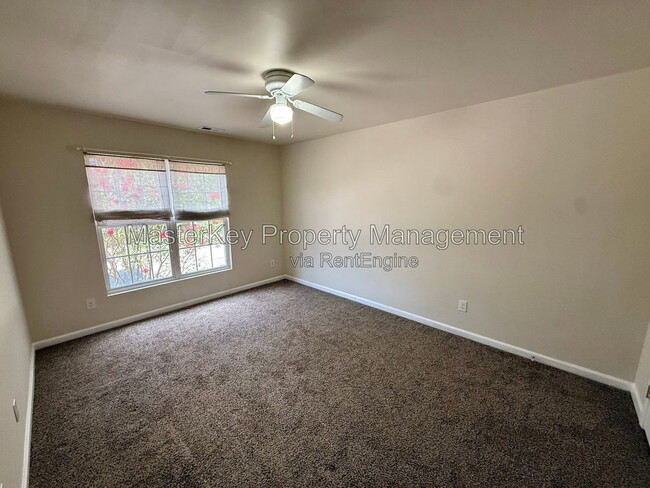 Building Photo - 414 Walnut Woods Dr