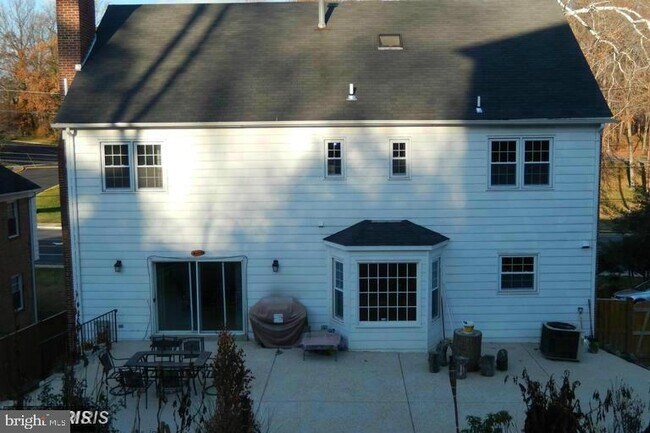 Building Photo - 5512 Massachusetts Ave