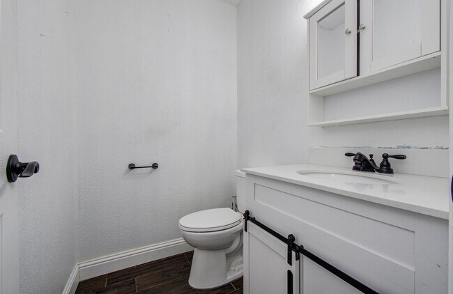 Building Photo - 536 Robert E Lee Dr
