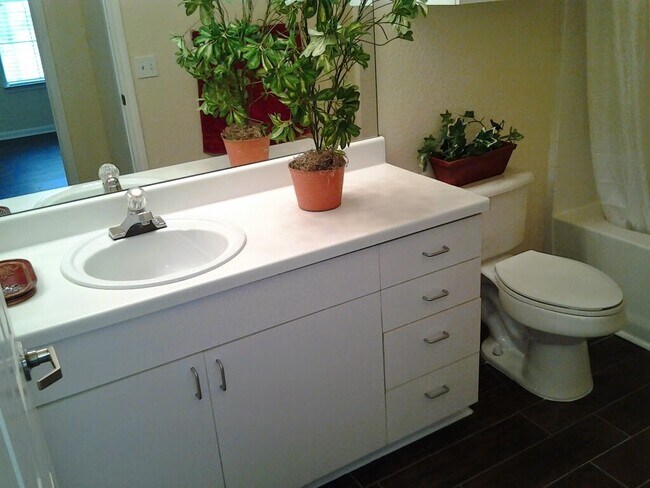 Building Photo - Amazing 1/1 Courtyard View Condo for Rent at Park North Downtown Orlando.