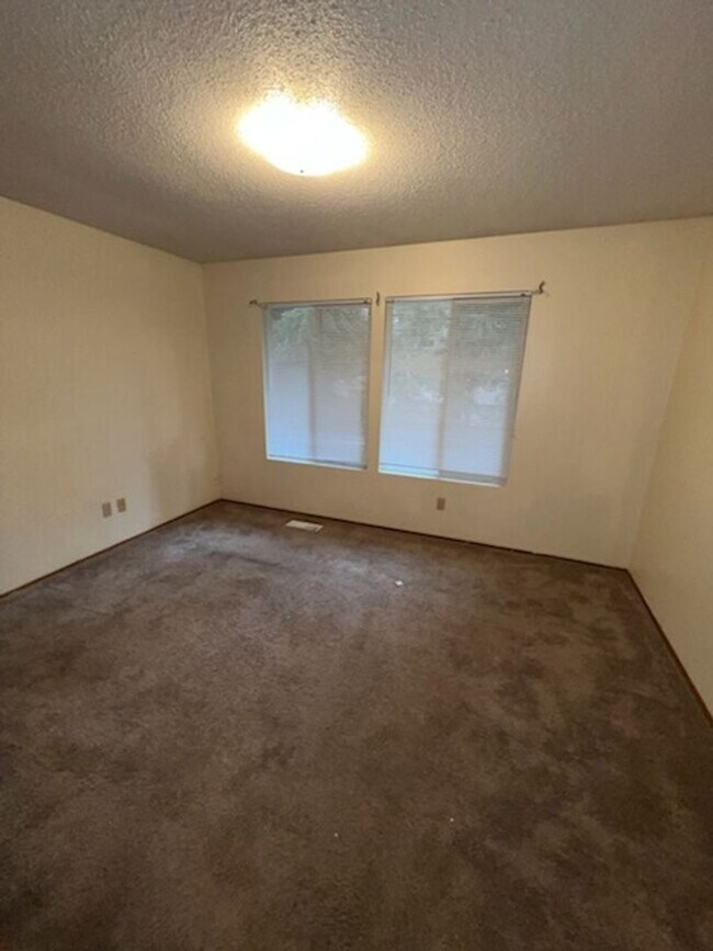 Building Photo - Nice Beckonridge Home near Chambers Bay golf course