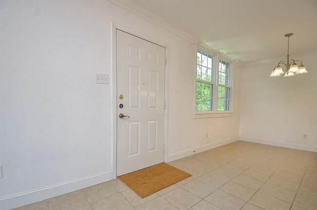 Building Photo - 8810 Ilona Ln