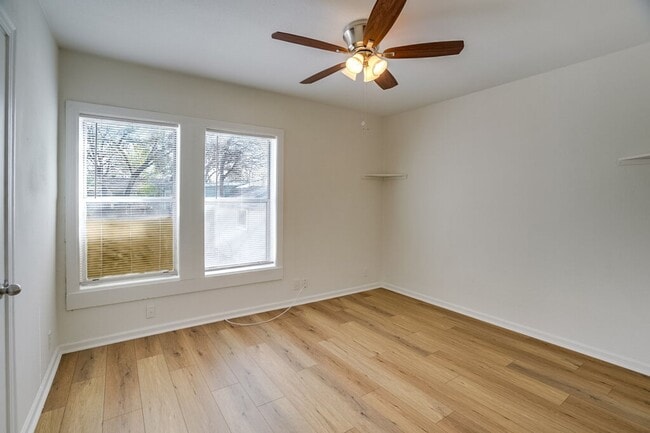 Building Photo - 2933 Moss St