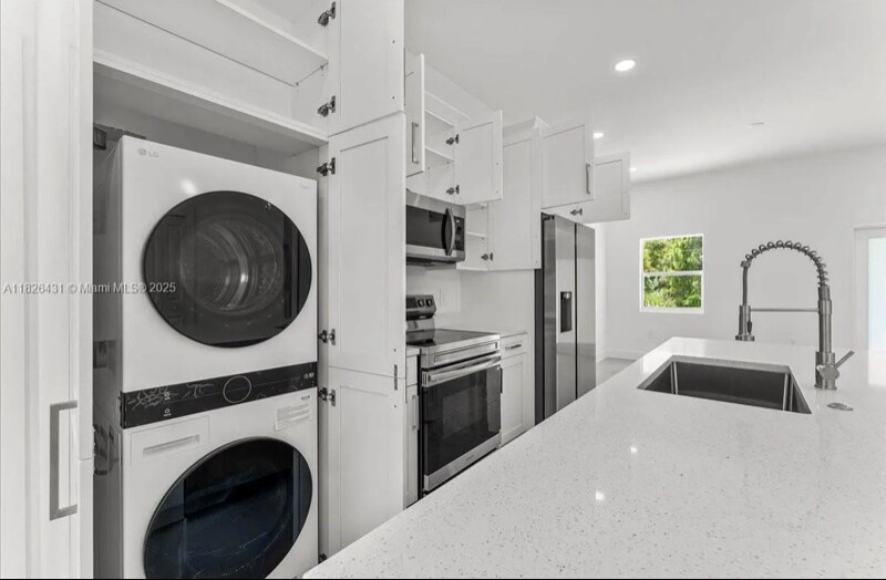 Building Photo - 134 Fox Ave