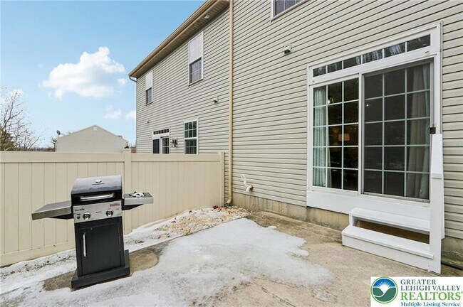 Building Photo - 270 Milkweed Dr