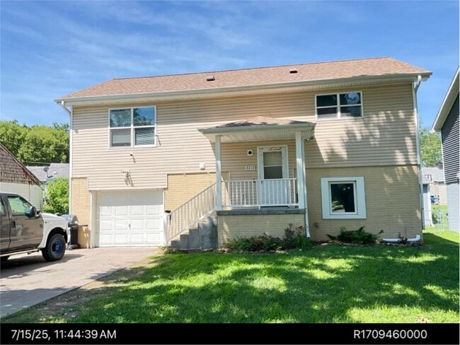 Building Photo - Stunning 5 bedroom, 2 bathroom house!