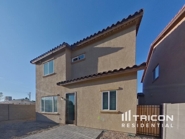 Building Photo - 4548 E Grandview St