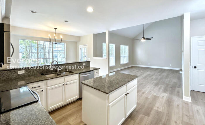 Building Photo - 1112 Clairmonte Dr