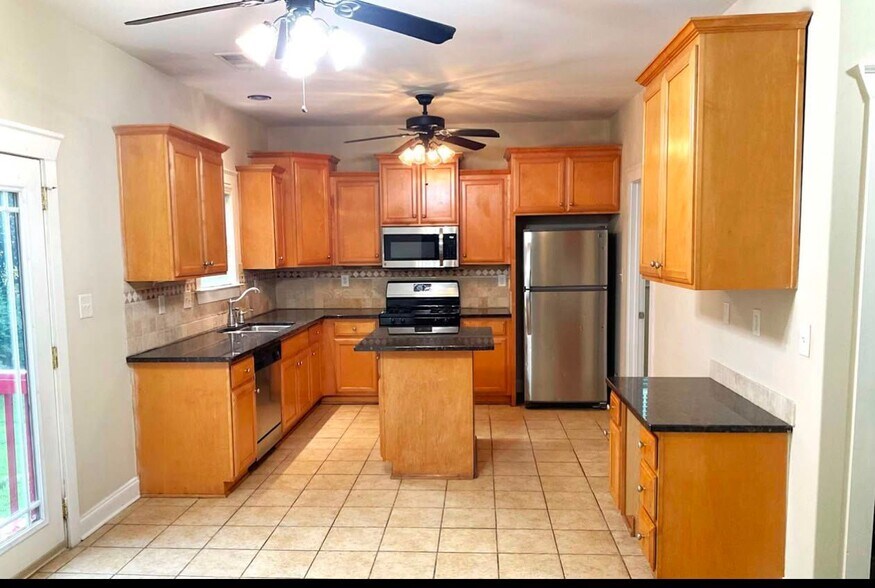 Building Photo - 1531 Boulder Walk Dr SE