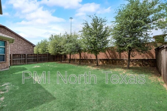 Building Photo - 415 San Marcos Dr