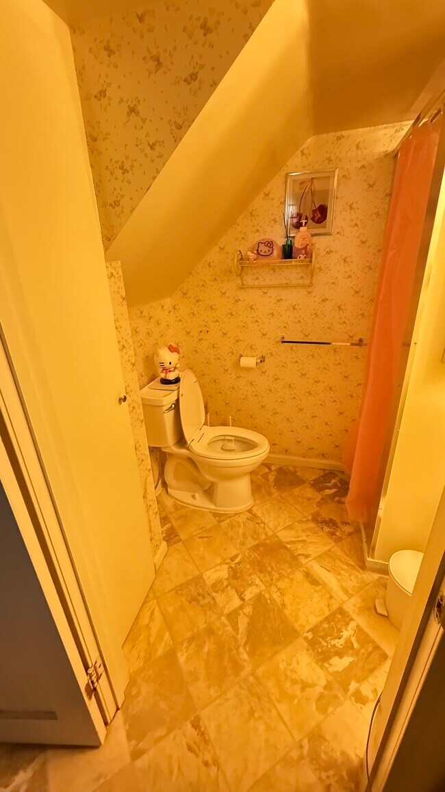 Building Photo - 3219 SW 8th Ave