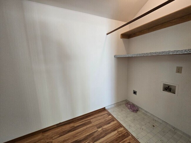 Building Photo - Charming Home on .34 acres!