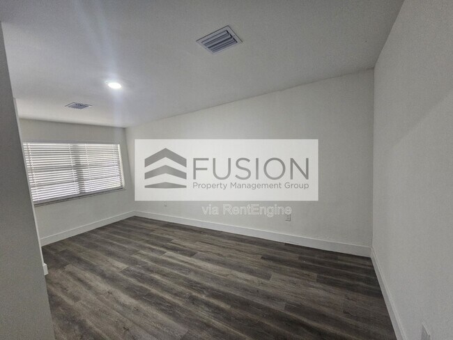 Building Photo - 1730 Acapulco Dr