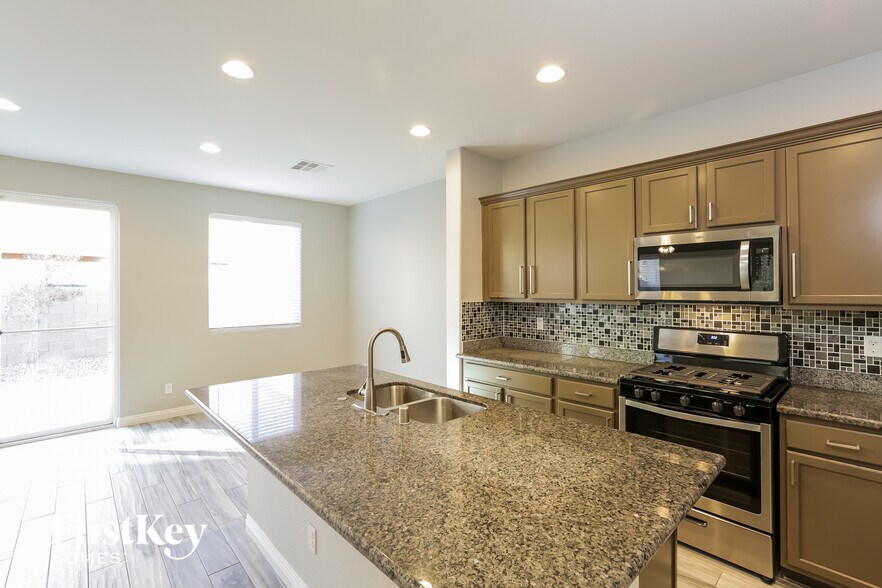 Building Photo - 584 Little Moon Ave