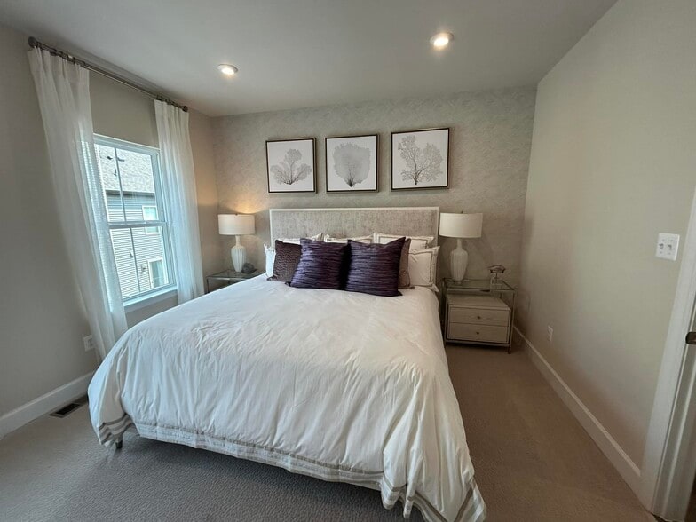 First floor bedroom - 3503 Carnaby St