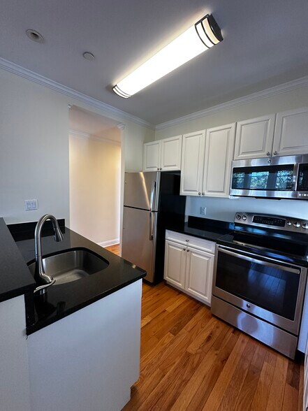 Building Photo - 5 Chauncy St