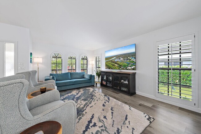 Building Photo - 129 Olympus Way