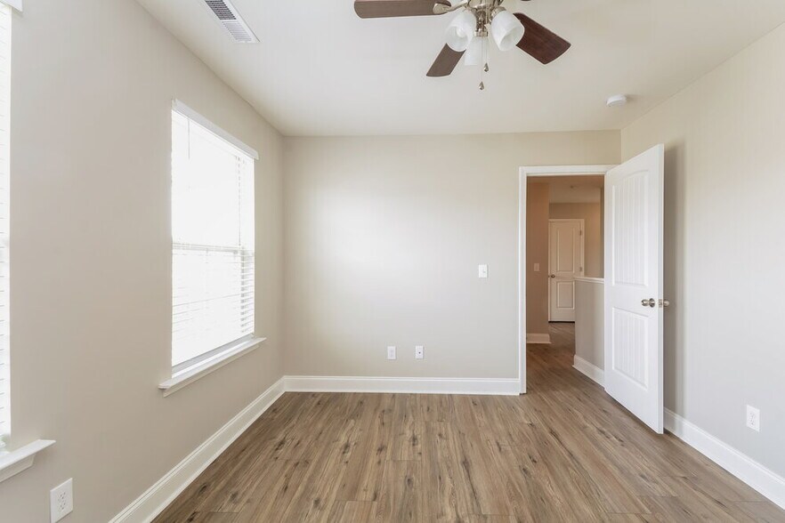 Building Photo - 854 Stable Fern Dr
