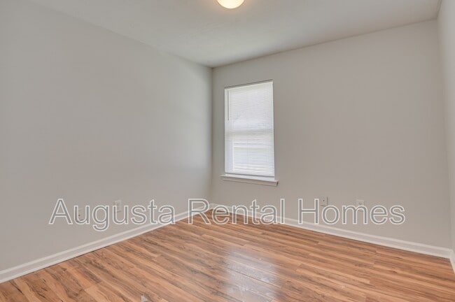 Building Photo - 409 Urial Dr