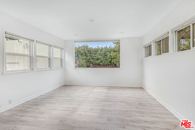 Building Photo - 409 N Kilkea Dr