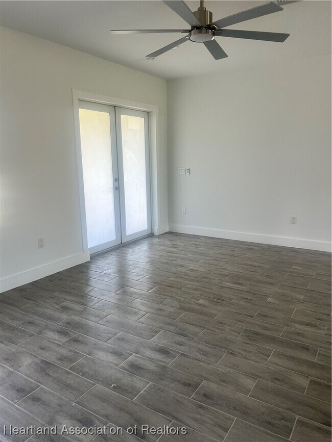 Building Photo - 239 Pelican Ave