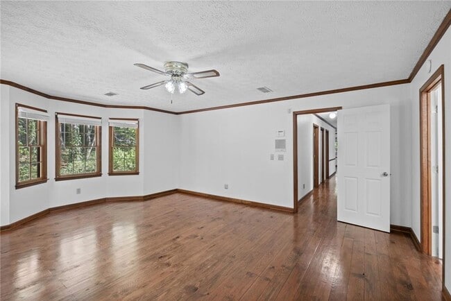 Building Photo - 1321 Timbercrest Dr