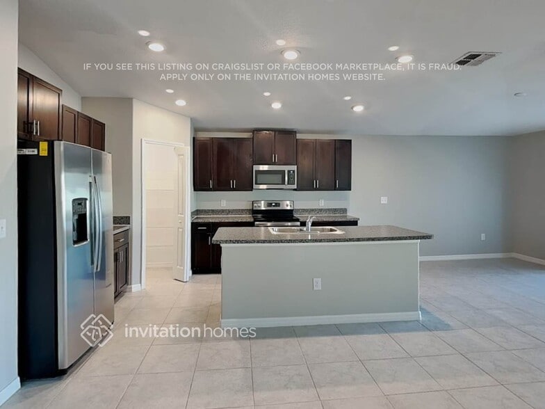 Building Photo - 1533 Blue Rose Dr