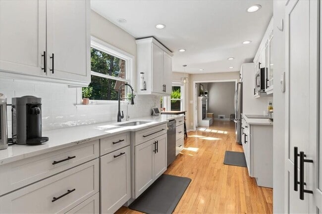 Building Photo - 4021 Primrose Ln NW